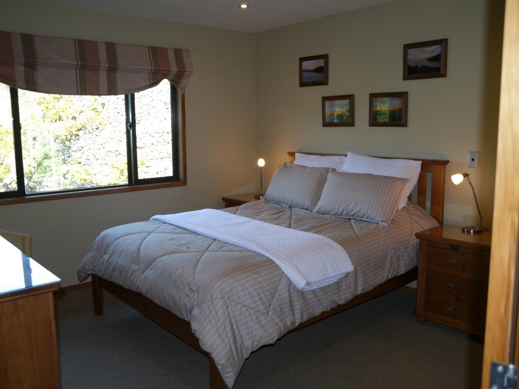 Okiwa Bay Lodge Picton Exterior photo