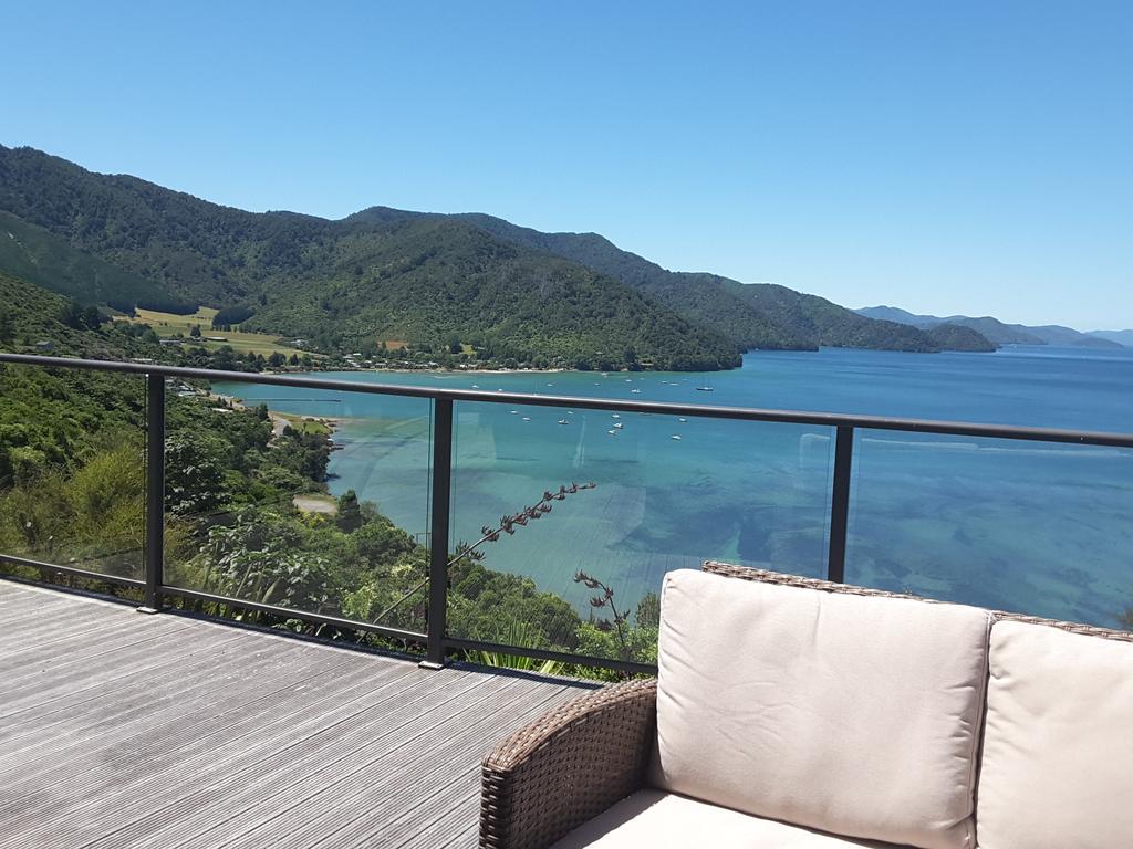 Okiwa Bay Lodge Picton Exterior photo