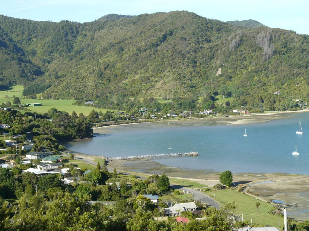Okiwa Bay Lodge Picton Exterior photo